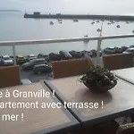 Magnifique appartement, face au Port de Granville, avec vue sur mer, à 200 m du centre ville.